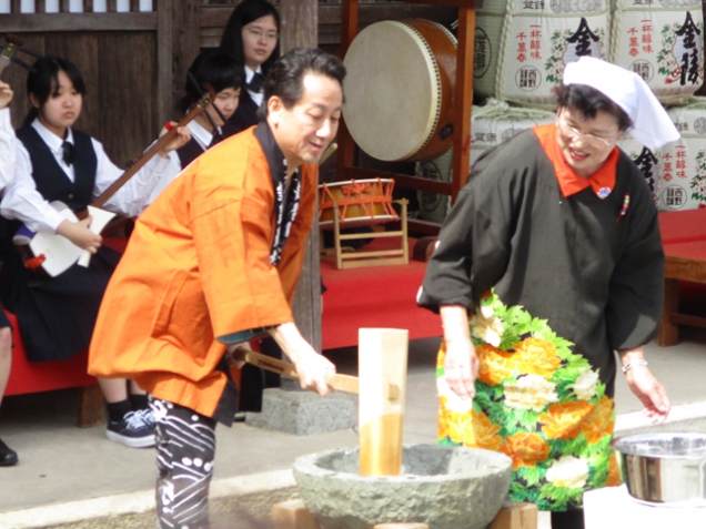 先週、三味線餅つきが開催されました。