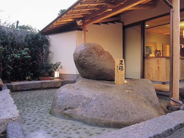 花てらす　足湯「をかし」　改修工事のおしらせ